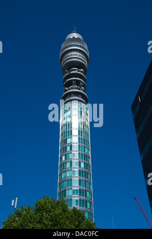 BT Tower à l'origine connu comme Post Office Tower (1964) par Eric Bedford dans quartier Fitzrovia Londres Angleterre Royaume-uni Grande-bretagne centrale Banque D'Images