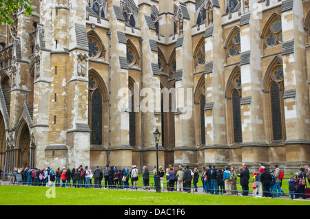 En dehors de la file d'église de l'abbaye de Westminster Parliament square Westminster central London England Angleterre UK Europe Banque D'Images