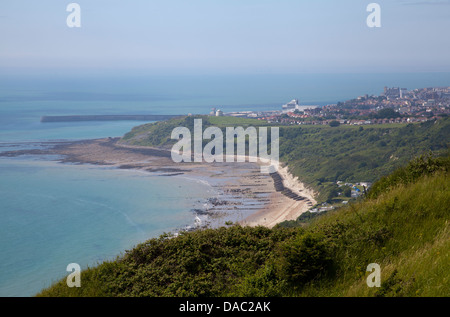 Le port de Folkestone avec à l'Est de la Baie d'usure en premier plan - Kent UK Banque D'Images