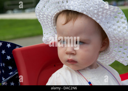 Infant/Toddler boy dans Betsy Ross parade du 4 juillet Banque D'Images