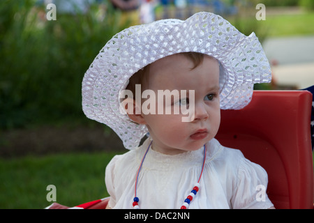 Infant/Toddler boy dans Betsy Ross parade du 4 juillet Banque D'Images