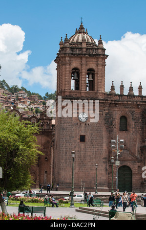 Visage orné façade clocher de l'église architecture cathédrale de Saint-Domingue, Cusco Cuzco, Pérou. Banque D'Images