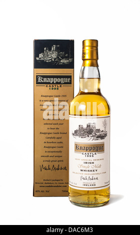 Une bouteille de single malt whisky irlandais Knappogue, avec sa boîte de présentation Banque D'Images