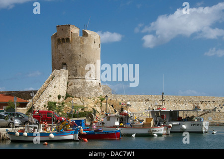 Tour Génoise et bateaux de pêcheurs Marciana Marina Elba Toscane Italie Banque D'Images