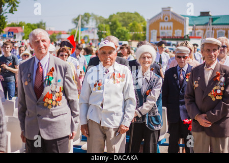 Anciens combattants non identifiés au cours de la célébration du Jour de la victoire. GOMEL, BÉLARUS - 9 mai 2013 Banque D'Images