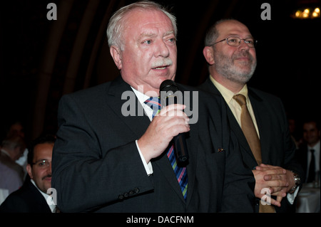 Le Dr Michael Häupl, Maire et Gouverneur de Vienne (L), parle de la présence de la communauté musulmane représentants. Banque D'Images