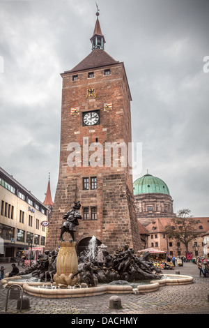 Ludwigsplatz, Tour Blanche et fontaine, Nuremberg, Allemagne, Europe. Banque D'Images