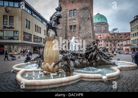 Ludwigsplatz, Tour Blanche et fontaine, Nuremberg, Allemagne, Europe. Banque D'Images