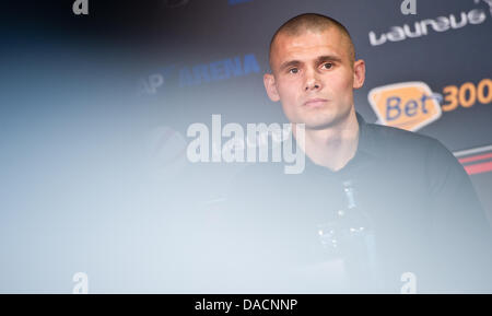 Le boxeur britannique Martin Murray donne une conférence de presse et parle à son entraîneur Fritz Sdunek chez SAP Arena de Mannheim, Allemagne, 28 septembre 2011. Il se battra contre WBA champion du monde de boxe dans la catégorie poids moyens, Felix Sturm, le 2 décembre 2011. Photo : Tobias KLEINSCHMIDT Banque D'Images