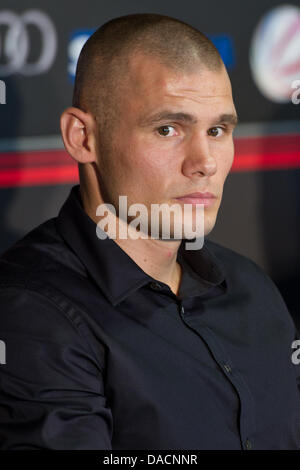 Le boxeur britannique Martin Murray donne une conférence de presse et parle à son entraîneur Fritz Sdunek chez SAP Arena de Mannheim, Allemagne, 28 septembre 2011. Il se battra contre WBA champion du monde de boxe dans la catégorie poids moyens, Felix Sturm, le 2 décembre 2011. Photo : Tobias KLEINSCHMIDT Banque D'Images