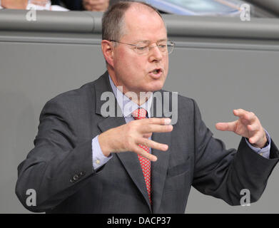 Peer Steinbrück (SPD) parle au Bundestag, Berlin, Allemagne, le 29 septembre 2011. Le Bundestag aura un vote par appel nominal sur le plan de sauvetage de l'Euro aujourd'hui. Photo : Wolfgang Krumm Banque D'Images