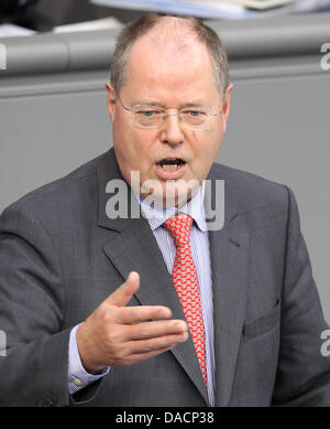 Peer Steinbrück (SPD) parle au Bundestag, Berlin, Allemagne, le 29 septembre 2011. Le Bundestag aura un vote par appel nominal sur le plan de sauvetage de l'Euro aujourd'hui. Photo : Wolfgang Krumm Banque D'Images