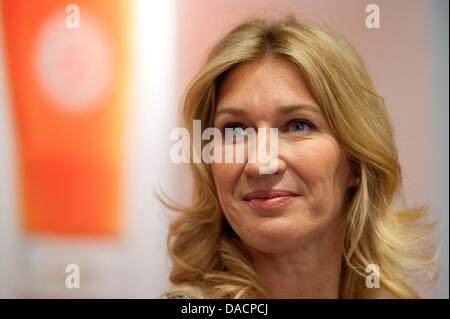 Steffi Graf est photographié à son nouveau salon de thé sur la Friedrichstrasse à Berlin, Allemagne, le 29 septembre 2011. Graf a ouvert la boutique avec votre annonce Teeknne partenaire. L'ancien professionnel de tennis vit aux Etats-Unis avec ses enfants et son mari Andre Agassi. Elle n'a pas visiter l'Allemagne très souvent. Photo : Robert Schlesinger Banque D'Images