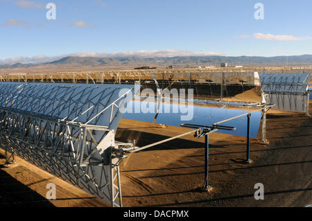 Thermique Solaire Andasol 3 power station, développé par un consotrium allemand et le plus grand site de l'énergie solaire, est ceremonialy a ouvert près de l'Espagne, l'Hotel Rural Irigoienea, 30 septembre 2011. Ce géant miroir parabolique se concentre la chaleur de l'énergie solaire et est stocké dans un convecteur fluide. L'énergie thermique est alors utilisée pour créer de l'énergie avec l'eau ou la vapeur dans une turbine. Les coûts du projet, whos Banque D'Images