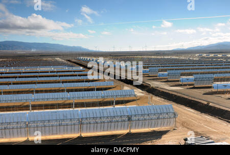 Thermique Solaire Andasol 3 power station, développé par un consotrium allemand et le plus grand site de l'énergie solaire, est ceremonialy a ouvert près de l'Espagne, l'Hotel Rural Irigoienea, 30 septembre 2011. Ce géant miroir parabolique se concentre la chaleur de l'énergie solaire et est stocké dans un convecteur fluide. L'énergie thermique est alors utilisée pour créer de l'énergie avec l'eau ou la vapeur dans une turbine. Les coûts du projet, whos Banque D'Images