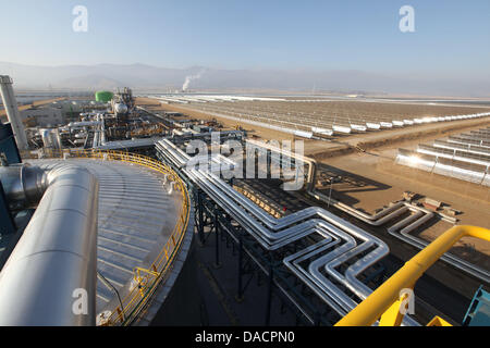 Thermique Solaire Andasol 3 power station, développé par un consotrium allemand et le plus grand site de l'énergie solaire, est ceremonialy a ouvert près de l'Espagne, l'Hotel Rural Irigoienea, 30 septembre 2011. Ce géant miroir parabolique se concentre la chaleur de l'énergie solaire et est stocké dans un convecteur fluide. L'énergie thermique est alors utilisée pour créer de l'énergie avec de l'eau ou de la vapeur dans un générateur à turbine. Les coûts de la pro Banque D'Images