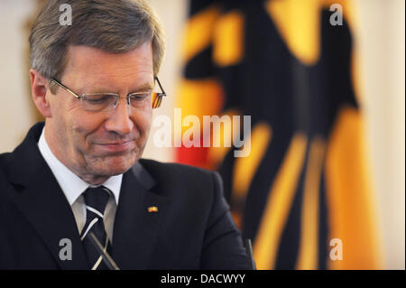 Le Président allemand Christian Wulff parle après la distribution de la nomination et de documents de libération pour les juges de la Constitution Fédérale Allemande Courtat au château de Bellevue à Berlin, Allemagne, le 19 décembre 2011. Photo : BRITTA PEDERSEN Banque D'Images