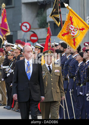 Le Roi Juan Carlos d'Espagne assiste à la première session du Parlement européen avec le nouveau gouvernement au parlement espagnol à Madrid, Espagne, 27 décembre 2011. Photo : Albert Nieboer / Pays-Bas OUT Banque D'Images