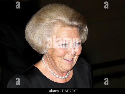 La Reine Beatrix des Pays-Bas assiste à la ré-ouverture de l'Scheepvaartmuseum (Maritime Museum) à Amsterdam, Pays-Bas, le 01 octobre 2011. Photo : Patrick van Katwijk Banque D'Images