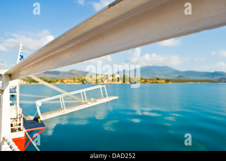 Croisière sur la mer, vue à partir de la poupe du navire Banque D'Images