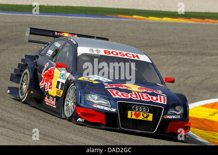 DTM-driver suédois Mattias Ekstroem de Audi Sport Team ABT Sportsline est représenté au cours de l'Allemand Touring Car Championship Masters à la Ricardo Tomo race track à Valencia, Espagne, 02 octobre 2011. L'allemand Martin Tomczyk DTM-driver de Audi Sport Team Phoenix a pris le DTM-titre. Photo : Juergen Tap (ATTENTION : Pour un usage éditorial uniquement) Banque D'Images