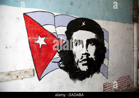 Fresque de Che Guevara et le Cuba, Antilles, centrale drapeau américain peint sur un mur, La Havane, Cuba, Antilles Banque D'Images