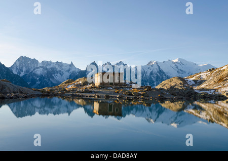 Le Lac Blanc, le Mont Blanc et les Aiguilles de Chamonix, Chamonix, Haute-Savoie, Alpes, France, Europe Banque D'Images