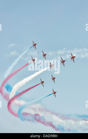 Royal Air Force britannique des flèches rouges voltige militaire display team fly Hawk dans leurs jets formation concorde à Waddington Banque D'Images