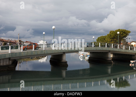 Pont sur le canal de la mer,Grado Friuli,Italie, Banque D'Images