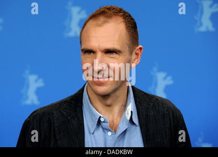 (Dossier) une archive photo datée du 14 février 2011 montre l'acteur britannique Ralph Fiennes à la 61e festival international du film de Berlin, Allemagne. Ralph Fiennes déplore le déclin de la langue et de reproche, entre autres choses, short message services comme Twitter, selon une interview dans 'Telegraph' at the BFI London Film Festival. Photo : Tim Brakemeier Banque D'Images