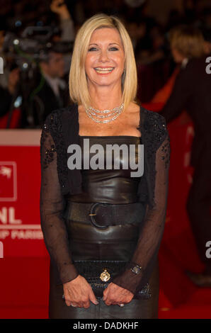 British-Australian l'actrice Olivia Newton-John assiste à la première de son nouveau film "un peu meilleurs" au cours de la 6e International Rome Film Festival à l'Auditorium Parco della Musica à Rome, Italie, le 28 octobre 2011. Photo : Hubert Boesl Banque D'Images