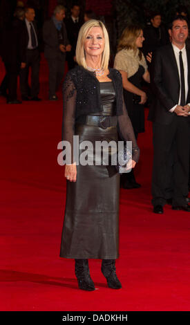 British-Australian l'actrice Olivia Newton-John assiste à la première de son nouveau film "un peu meilleurs" au cours de la 6e International Rome Film Festival à l'Auditorium Parco della Musica à Rome, Italie, le 28 octobre 2011. Photo : Hubert Boesl Banque D'Images