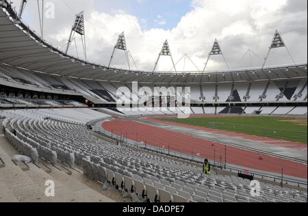 La construction a lieu au Stade olympique à Londres, Grande-Bretagne, 25 octobre 2011. Le stade sera l'hôte de la cérémonie d'ouverture et de fermeture et la plupart des épreuves sur piste des Jeux Olympiques de 2012. Du 27 juillet au 12 août 2012, les Jeux Olympiques d'avoir lieu à Londres. Photo : Bernd von Jutrczenka Banque D'Images