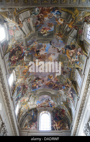 Fresque au plafond de la nef de l'église de Saint Ignace de Loyola au Campus Martius, Rome, Italie Banque D'Images