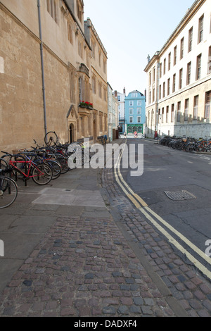 Vélos à l'extérieur de St Edmund Hall, Queens Lane, Oxford, UK Banque D'Images