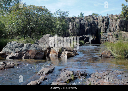 Chutes d'eau et rivière de couros à Chapada dos Veadeiros Goias Brésil Etat Banque D'Images