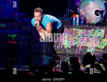 Chris Martin, chanteur de Coldplay "' effectue au cours de la 2011 MTV Europe Music Awards à l'Odyssey Arena de Belfast, Royaume-Uni, le 06 novembre 2011. Photo : Hubert Boesl Banque D'Images