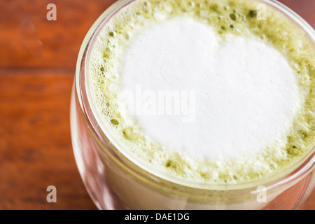 Sex vert matcha latte dans verre Banque D'Images