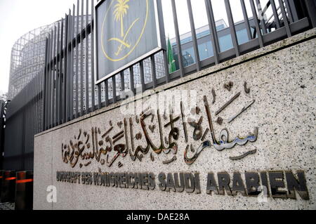 L'extérieur de l'ambassade du Royaume d'Arabie saoudite est photographié à Berlin, Allemagne, 09 novembre 2011. Le tribunal du travail de Berlin a rejeté les accusations d'un travailleur domestique contre l'ambassadeur de l'Arabie saoudite se référant à l'immunité des diplomates étrangers au tribunaux allemands. Photo : TILMAN VOGLER Banque D'Images