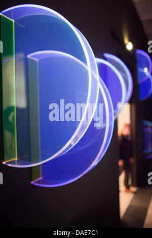 L'installation "boîte noire" par Regine Schumann à partir de 2010 s'affiche à l'État Museum à Schwerin, Allemagne, 16 novembre 2011. Le musée présente une grande exposition sur les vieux maîtres hollandais comme précurseurs de l'art abstrait au 20e et 21e siècles à partir de vendredi. Dix artistes peintres contemporains et d'installation sont afficher leur travail, chaque côté d'une œuvre de l'e Banque D'Images