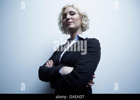 Woman with arms crossed Banque D'Images