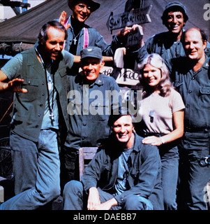 Mike Farrell, William Christopher, Harry Morgan, Alan Alda, Loretta Swit, Jamie Farr, David Ogden Stiers, sur-ensemble du plat Final Épisode de M*A*S*H, 'au revoir, adieu et amen', 20th Century Fox Television, CBS, 1983 Banque D'Images