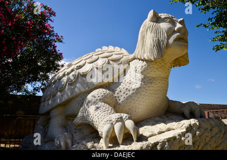 Tarascon, la Tarasque est un redoutable dragon légendaire de la Provence, dans le sud de la France, apprivoisé dans l'histoire de Sainte Marthe. Banque D'Images