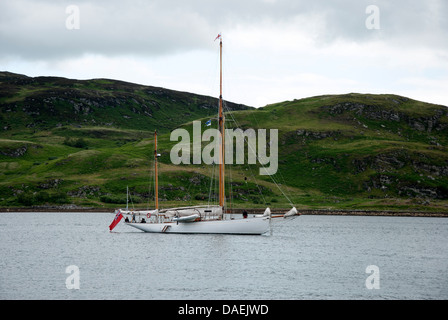 William Fife construit Gaffelsegler 'Kentra" amarré dans la baie de Tighnabruaich Côte ouest des Highlands d'Écosse Fife Regatta 2013 Banque D'Images