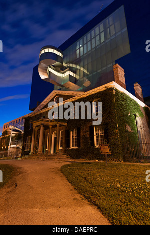 Galerie d'art de l'Ontario au crépuscule, Dundas St W, Toronto, Ontario, Canada Banque D'Images