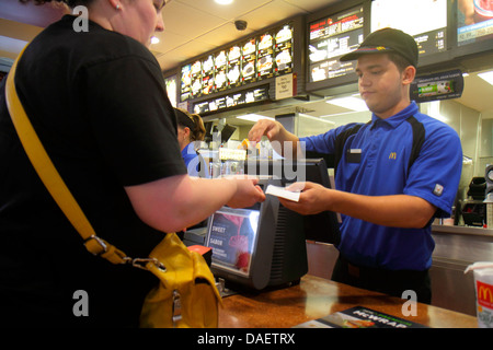 Miami Florida,Homestead,McDonald's,hamburgers,hamburgers,restauration rapide,restaurant restaurants restaurants cafés, intérieur, comptoir, employés Banque D'Images