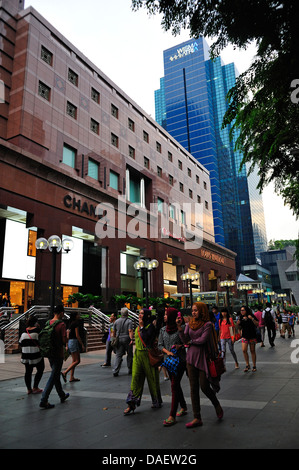 Les visiteurs acheteurs Singapour Orchard Road Banque D'Images