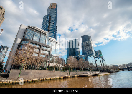 L'Eureka Tower, le plus haut bâtiment dans le quartier central des affaires de Mellbourne, Australie. Banque D'Images