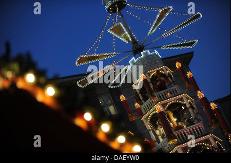 La Foire de Noël a ouvert ses portes à Kassel, Allemagne, 21 novembre 2011. Photo : UWE ZUCCHI Banque D'Images