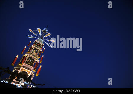 La Foire de Noël a ouvert ses portes à Kassel, Allemagne, 21 novembre 2011. Photo : UWE ZUCCHI Banque D'Images